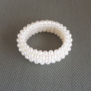 Faux Elastic stacked pearl bracelet NEW